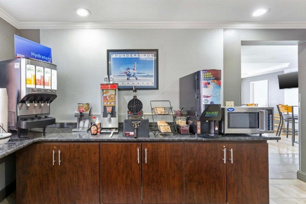 Best Western The Inn At Rochester Airport image 10