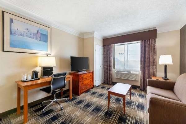 Best Western The Inn At Rochester Airport image 15