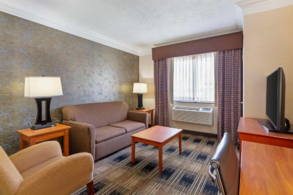 Best Western The Inn At Rochester Airport image 18