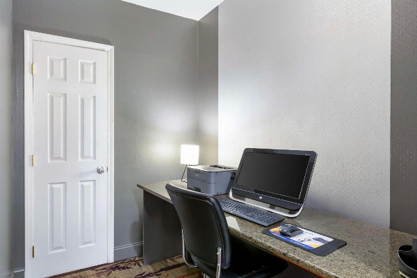 Best Western The Inn At Rochester Airport image 4